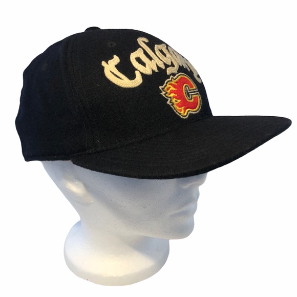 Calgary Flames mostly wool Reebok flex fit hat - Picture 3 of 8